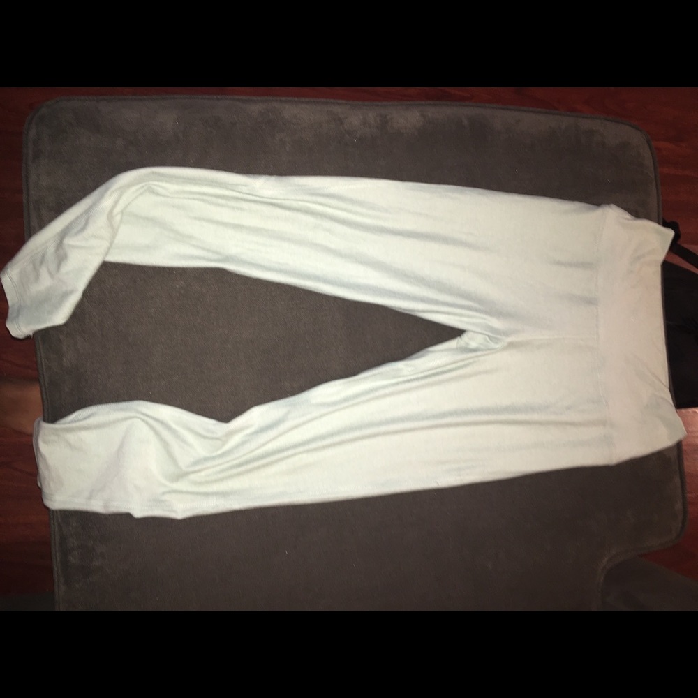 Small Scorpio Sol light green yoga leggings